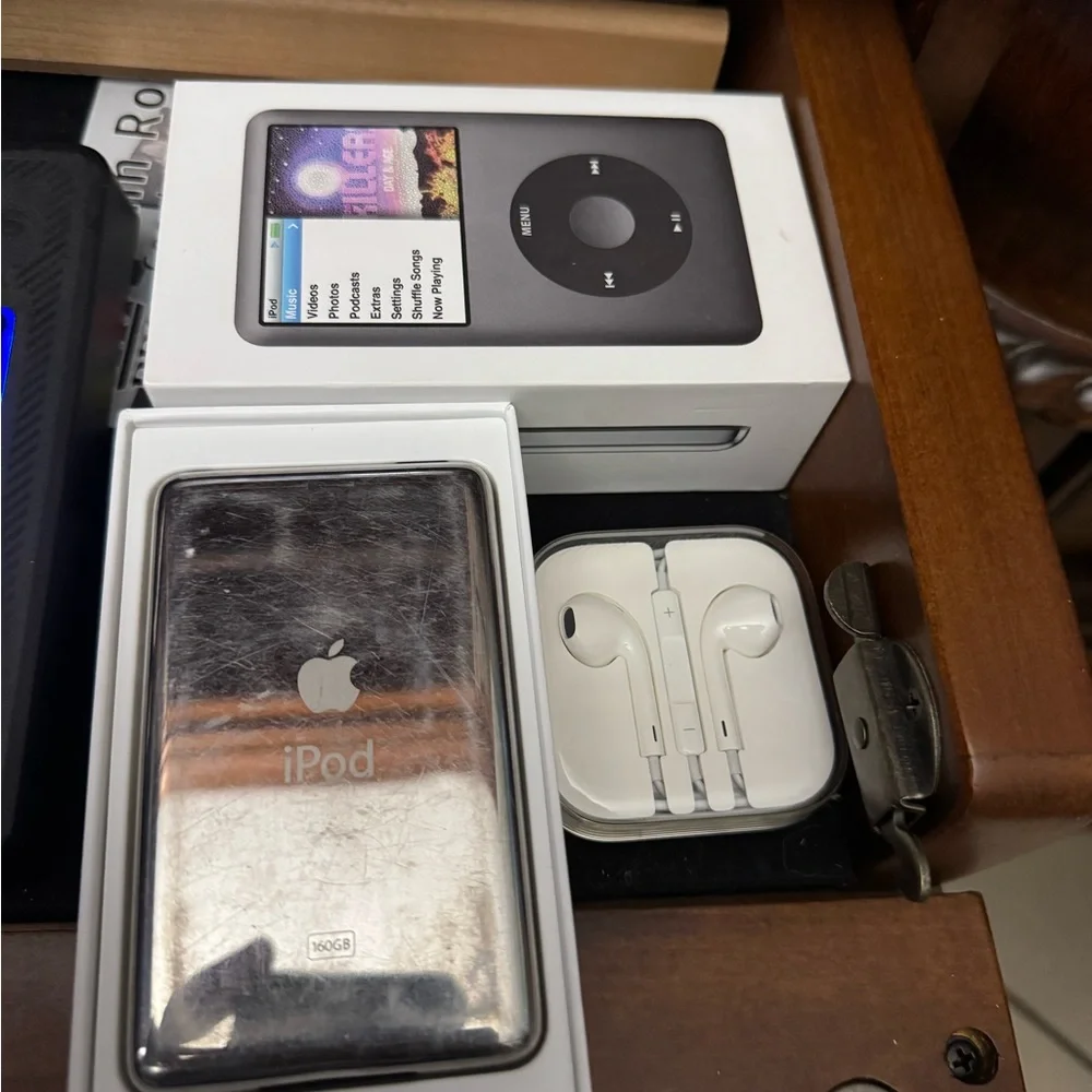 iPod classic 160 Gb - Picture 2 of 2